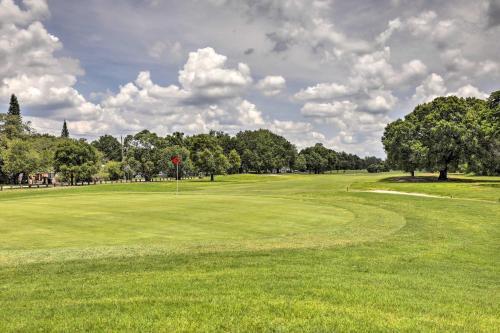 Sunny Getaway On Golf Course 7 Mi To Dtwn!