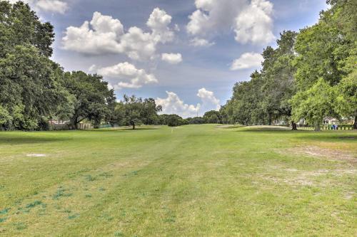 Sunny Getaway On Golf Course 7 Mi To Dtwn!