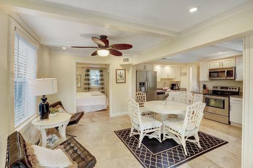 The Blue Pearl 2bd 2ba Private Pool And Garden