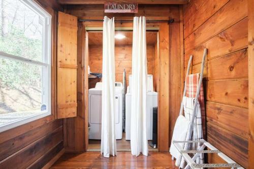 Agape In The Woods Cabin