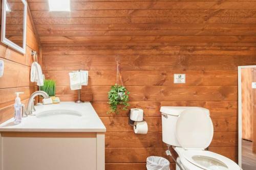 Agape In The Woods Cabin
