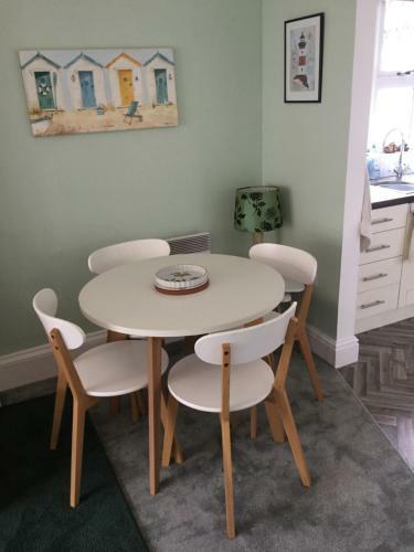 Modern 2 Bed Apartment In Central Exmouth