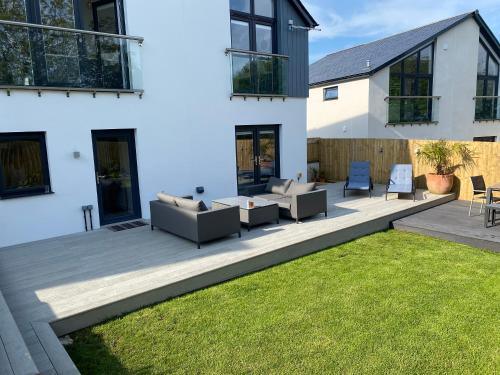 Spacious, Contemporary Seaside Luxury With Hot Tub