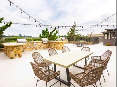 Apartment In Buckhead W/ Rooftop Pool