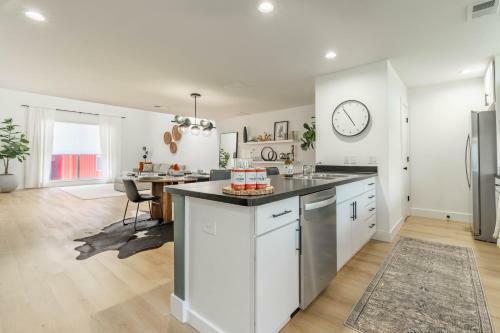 Apartamento New! Spacious Modern Townhome In The City!