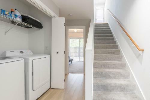 Apartamento New! Spacious Modern Townhome In The City!