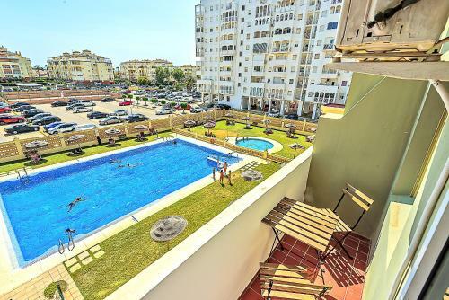 Ocean View Beach Apartment With Pool & Balconies