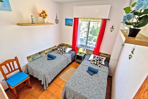 Ocean View Beach Apartment With Pool & Balconies