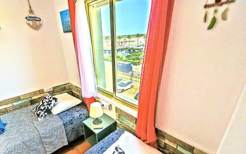 Ocean View Beach Apartment With Pool & Balconies