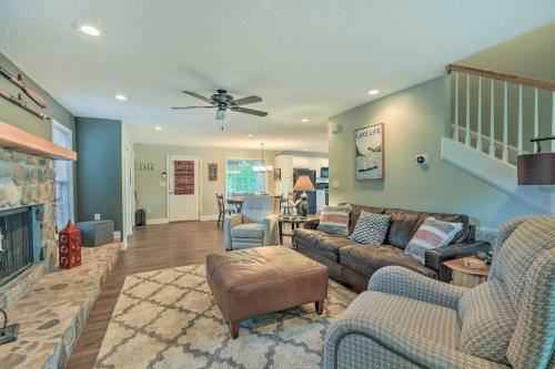 Lakefront Home With Entertainment Space And Dock!