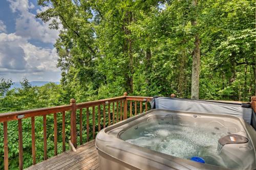 Deja View Cabin With Hot Tub Pets Welcome!