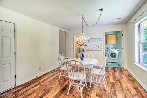 Bright Family-friendly Escape, Walk To River!
