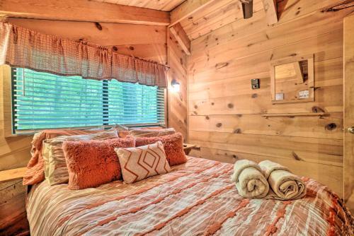 Tranquil Nw Georgia Cabin With Private Hot Tub