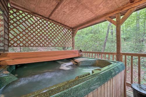 Tranquil Nw Georgia Cabin With Private Hot Tub