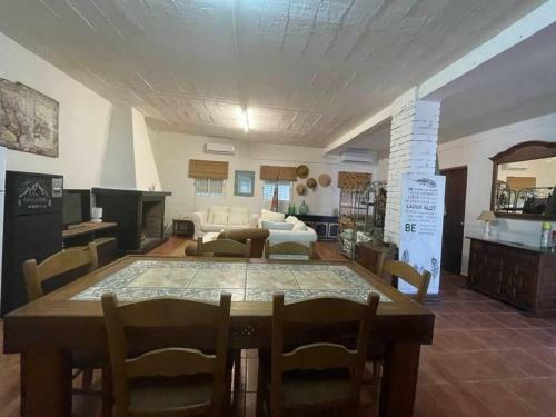 Las Tres Rosas Petfriendly House