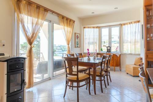 Apartamento Lyra's Beachfront Home In Agia Pelagia