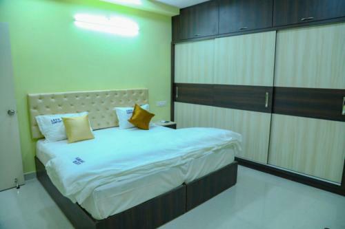Hotel Leeo Comforts