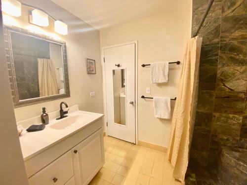 Apartamento Black Sands Beach Condo With Full Kitchen