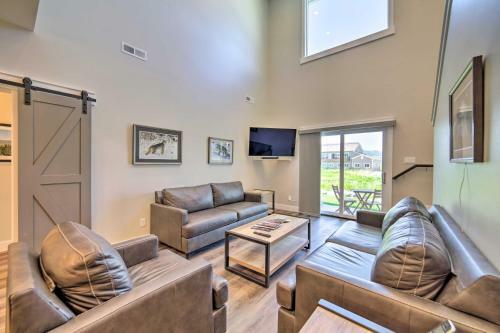 Modern Swan Valley Townhome With Walking Trails