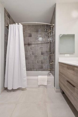 The New Best Apartment @rush & Division 2/2 By C9