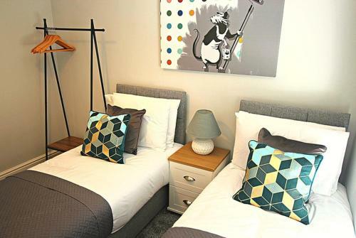 Two Bedroom Holiday Home With Parking