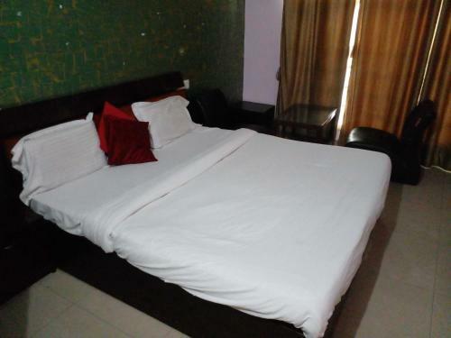 Oyo 90834 Hotel New Kingston