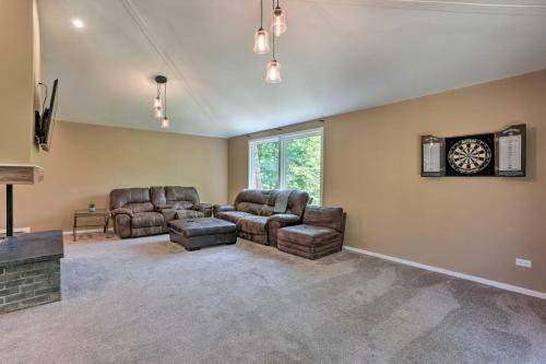 Serene Joliet Home With Grill, 3 Mi To Speedway