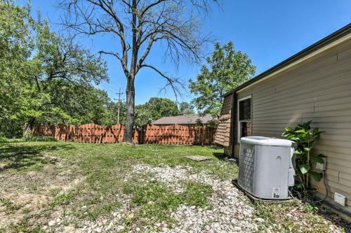 Serene Joliet Home With Grill, 3 Mi To Speedway