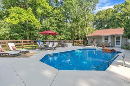 Hollyhock Hideaway- Pool-- Mins To Notre Dame