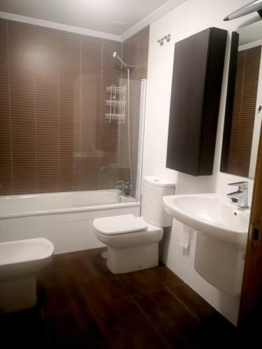 Manhattan. Apartamento En Urb, Con Piscina