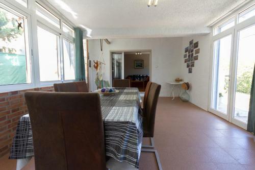 Casa Familiar Con Amplio Jard�n Av 3 Calas