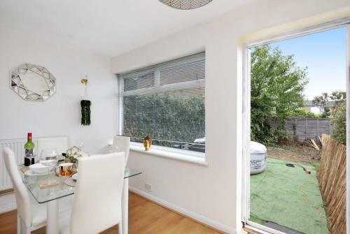 The Canterbury Gem House With Hot Tub