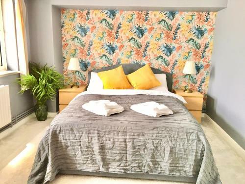 Hostal Family Room - Spacious Place With Full Kitchen