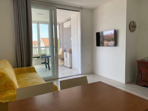 Apartamento Nuovo Appartamento Con Terrazzo E Piscina