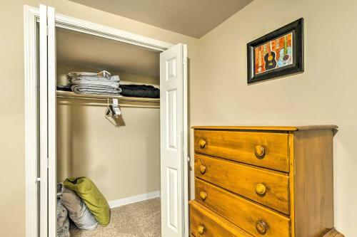 Hutchinson Apartment, Near Kansas Fairgrounds