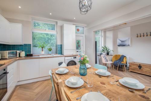 Comfortable Stylish 4 Bedroom Home.