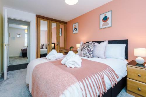 ? 3 Bed House ? Leisure/business ? Free Parking