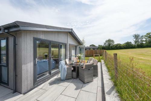 Lavender Lodge, 8 Roadford Lake Lodges