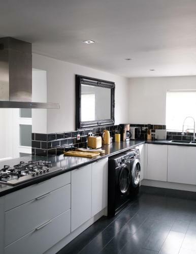 Gorgeous 3 Bedroom Victorian Townhouse