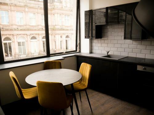 New Oxford House Apartments By Happy Days