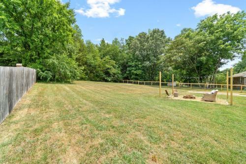 Cozy And Quaint In Clarksville-