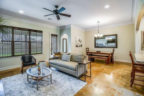 Villa Pet Friendly,king Bed,jacuzzi Tub,separate Shower