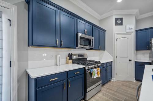 Central, New & Modern: Your Space Away From Home!!