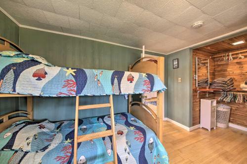 Pet-friendly Togus Pond Home Kayak And Canoe!