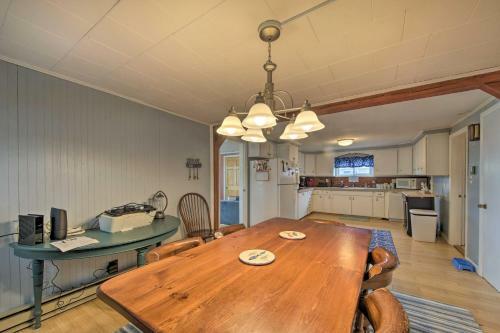 Pet-friendly Togus Pond Home Kayak And Canoe!