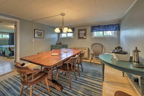 Pet-friendly Togus Pond Home Kayak And Canoe!