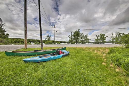 Pet-friendly Togus Pond Home Kayak And Canoe!