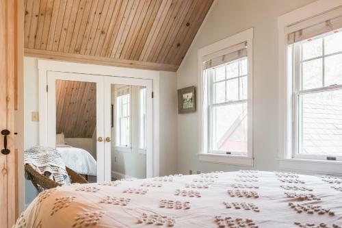 Historic Harrington House Apartment
