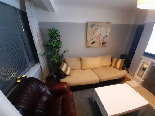 Cosy 4 Bed House 15 Min To Manchester Centre
