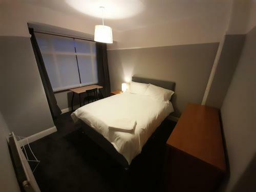 Cosy 4 Bed House 15 Min To Manchester Centre